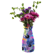 Load image into Gallery viewer, Gustav Klimt Maiden - Modgy Expandable Vase
